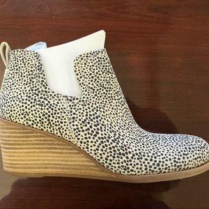 Tom’s Kallie Booties